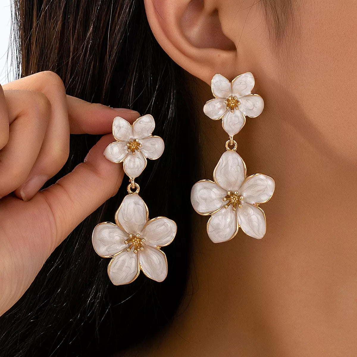 BloomDrop flower dangle earrings 18K gold plated - Beige